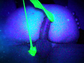 Young naked artist wedges her photographer's stiff dick between her buttocks for her erotic-artistic experiments