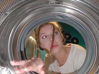 Stepsister stuck in the washing machine with her ass out