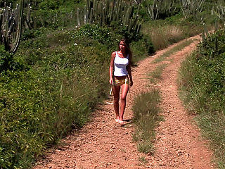 This hike is making me horny: fmm threesome