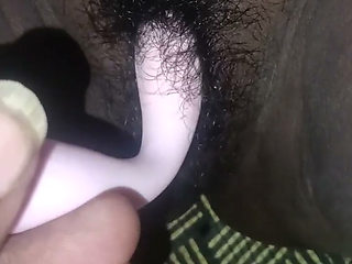 Bhabhi ki chut ka kheera dalke pani nikala