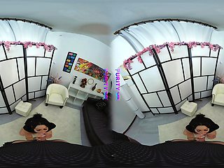 PURITYVR Pussy stretching with Debora Mancini