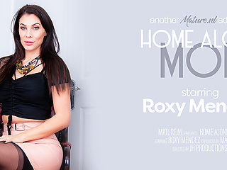 When Hot Mom Roxy Mendez Is Ahome Alone She Gets Wet And Wild