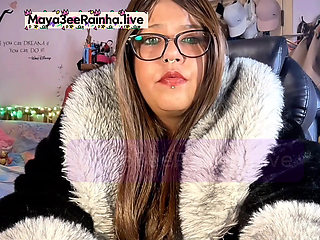 Chainsmoking Queen in Fur BBW MILF Green Eyes, Red Nails, Lips & Ignoring You