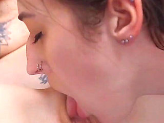 3 Lesbians Screaming Insane While Fuck