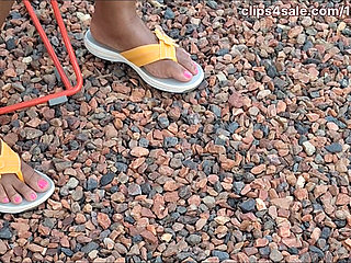 Ebony MILF Shiney Thighs Legs N Pretty Pink Toes