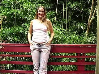 amateur blonde solo webcam