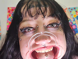 Bimbo Curvy Girl Mouth Tongue Fetish