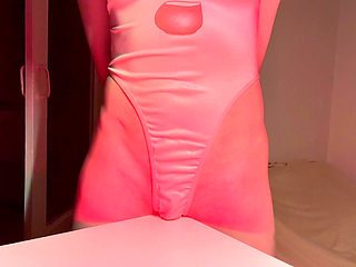 Rubs the table and finishes rubbing the table