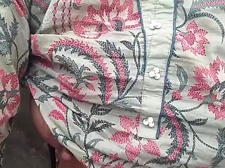 Hot girl showing boobs and pussy to her step brother viral video