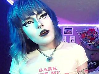 Sexy Alt-Goth with Bubble Booty Rides Dildo