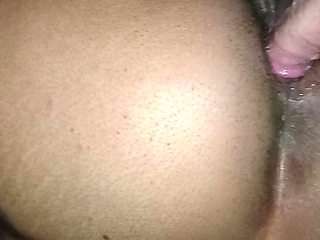 I put on all fours a brunette mother-in-law and give her cock until I cum in her black and hairy close