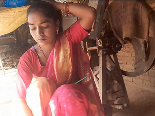 Oh yes Beautiful and cute bhabhi ji first desi village style Mein entry full romantic seen