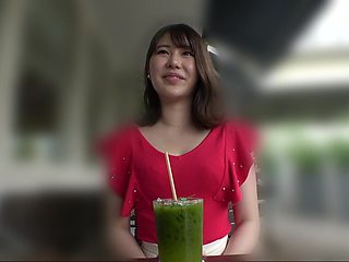 259LUXU-1866　【演技ゼロ】見た目は品行方正、中身はドスケベ妻。既婚のアラサー美女が他人棒でアヘりまくる、旦那には絶対秘密のイキ顔。【不倫セックス】