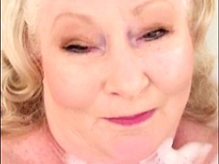 Shes An Incredible Granny - Masturbation