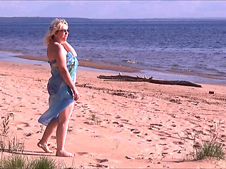 Golden Rain 61-pee in Nature