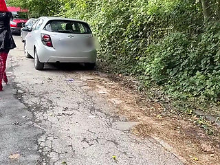 Kinky Roadside Hookup! Boot-wearing Bitch Fucks Bareback.