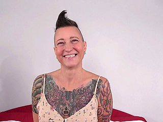 Hypnotic Christina and Sergeant's casting action