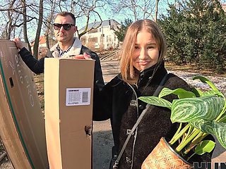 Curvaceous Czech beauty Amalia ravishes Charlie with her luscious lips and juicy box in HD POV