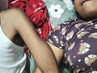Desi bhabhi gave hot blowjob and huge handjob cumshot