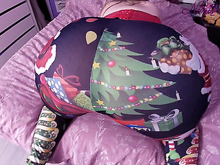 Try the magic of Christmas to make a big natural ass appear and be happy!