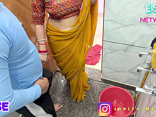 Pyari bhabhi Ne Muth Marte hue Bathroom dekh liya aur lapak le mera lund bhi leliya