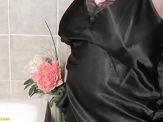 Bbw Pregnant Milf Ready For A Big Dildo