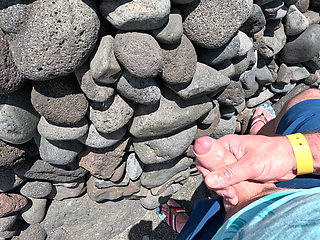 He Saw a Naked Girl on the Beach and Started Jerking off