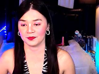 Hot brunette from squirt masturbating on webcam