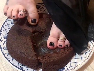 Feet Feet Feet in the Cake