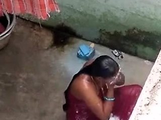 Tamil Aunty Bathing Outdoor