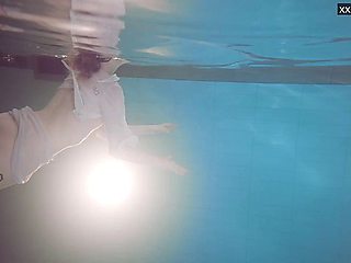 Underwater Show - public teen (18+) scene