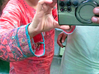 Romance in Train-Meet Random gorgeous girl In Train