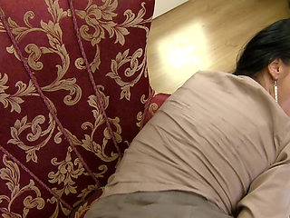 Hot Secretary Seduces Her Boss to a Quick Number