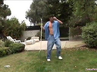 Cougar Teri Weigel uses her huge boobs to seduce the gardener