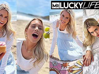 Mr Lucky Life - chick clip