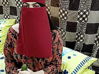 Desi Stepmom in Hijaab Playing With Cucumber