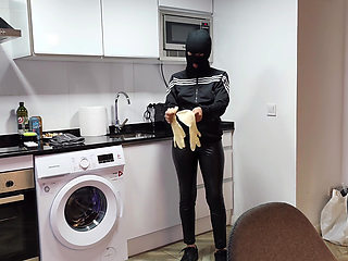 4K Stranger Ana Spears Breaks Into the House