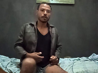 Dark-haired pauzudo masturbates