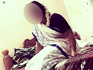 Hot Cheating Indian Housewife in Saree Blouse Having Sex with Her Lover