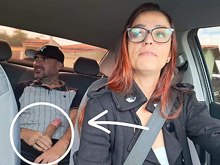 Mulher Motorista De Aplicativo Pega Cliente Se Masturbando Por Tras