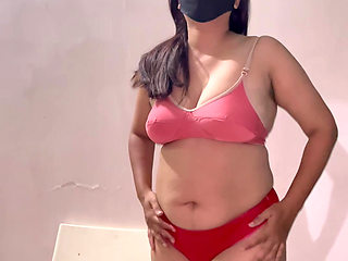 Hot desi bhabhi nude fingering horny