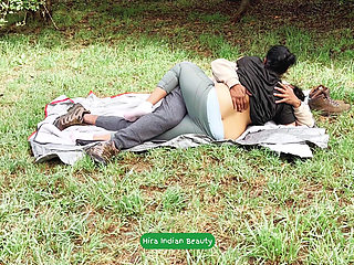 Daring Indian MILF Hira Outdoor Romance with Naked Ass Pressing, Cuddling Love Making