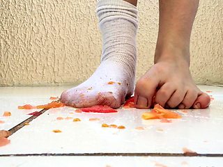 Redheaded sexbomb in foot fetish masturbation