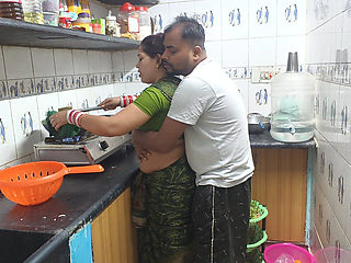 Bihari Hot Saree Wali Bhabhi Fucking with Her Devar in Kitchen Room