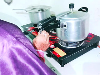 Xxx masakan India devar bhabhi Dolly singh ki chudai Desi Chudai video khana banati Dolly singh Ki