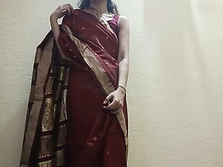 Is masterbating and getting horny in Saree