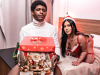 A Family-sized Gift, Even Santa Claus Can't Believe It.