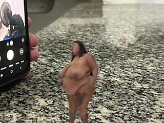 Shrunken BBW: Giant World Fantasy
