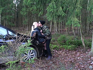 Wild Outdoor DP Fuck in the Woods