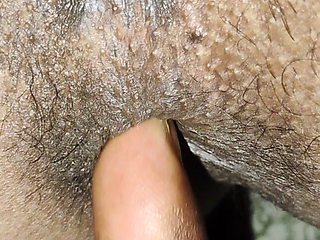 Desi BB ki bad tits look at the ass and press it.